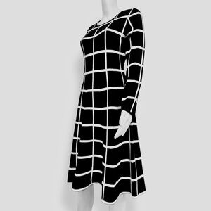 LUXXE LANE Stretchy Knit Black & White Checkered Long Sleeve Midi Dress